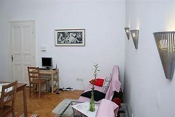 Alkotmany Street Apartment Budapest